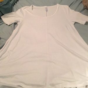 NWOT Lularoe Perfect Tee